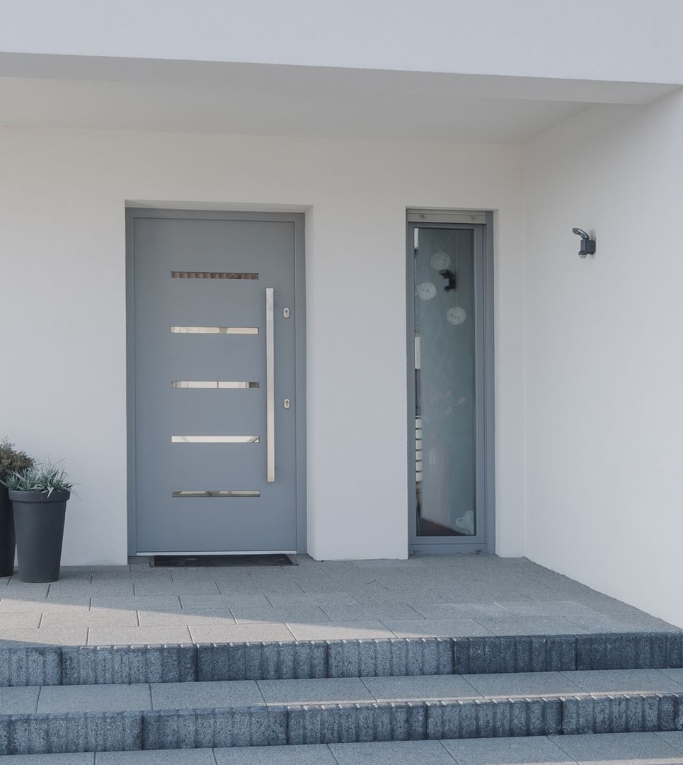 Hochwertige Haustür in edlem grau